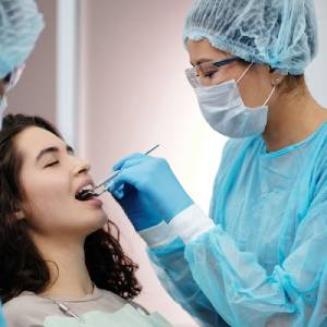 Can Oral Surgeons Perform Dental Implant Procedures?